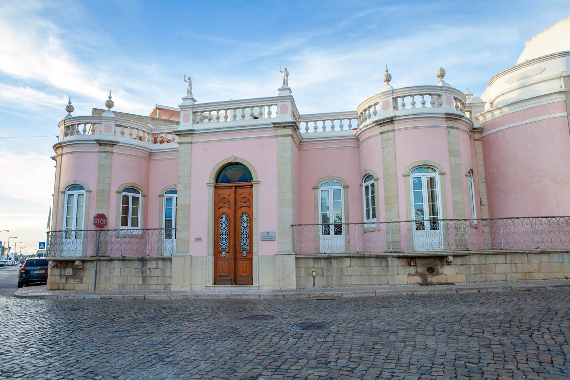 Palacete Cor-de-Rosa / Pink Palace