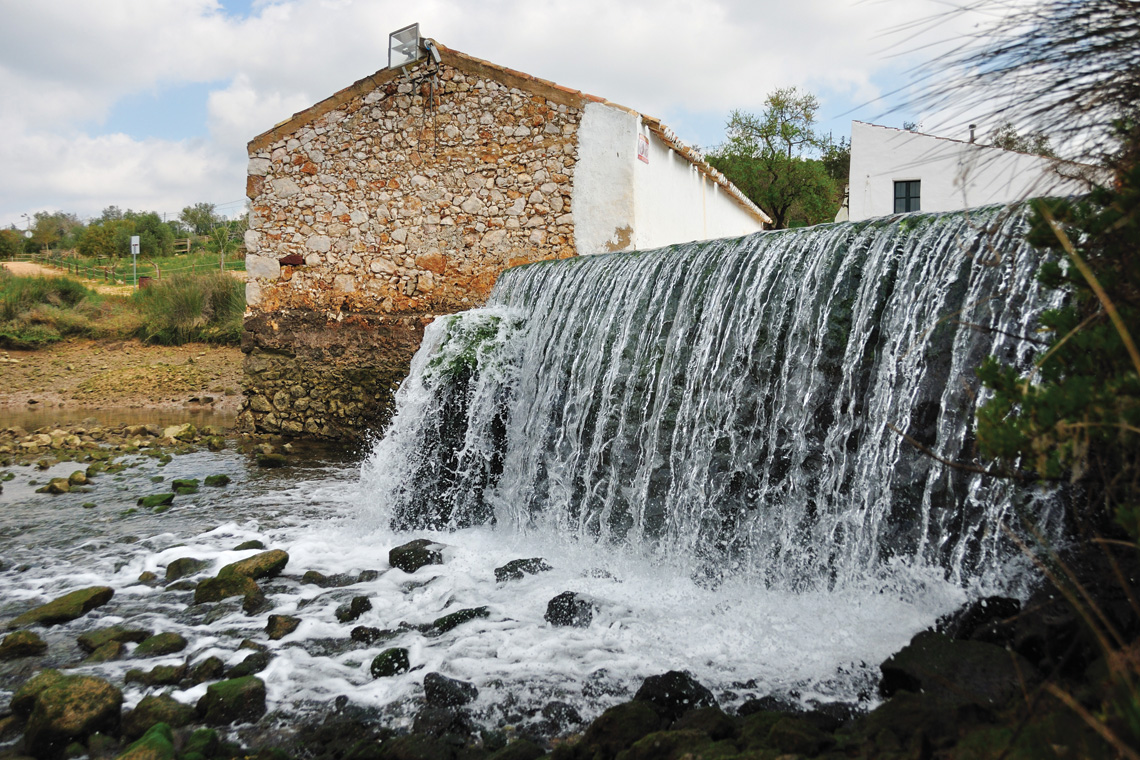 Sítio das Fontes / Sítio das Fontes (Estômbar Springs)